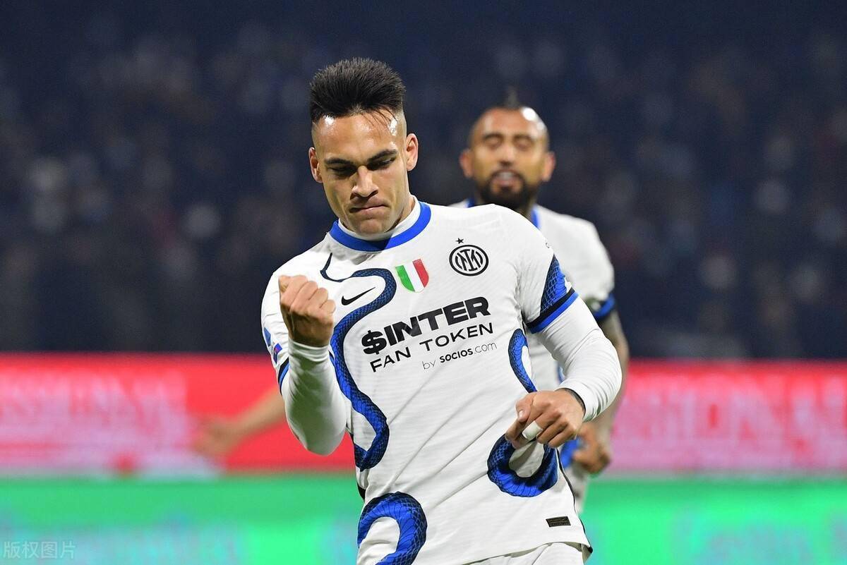 莱比锡训练开放日；赛后完成体检引欢呼；法甲在即；赛程密集仍需轮换(德国杯莱比锡对法兰克福)