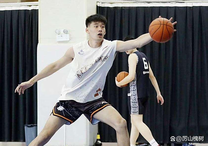 九游网页版游戏中心-今夜印第安纳步行者备战CBA常规赛，调整名单细节曝光，赛场秩序良好，赛季目标并未改变的简单介绍